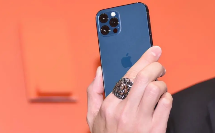 龙楼镇苹果手机维修分享iPhone12系列重启方法教程 